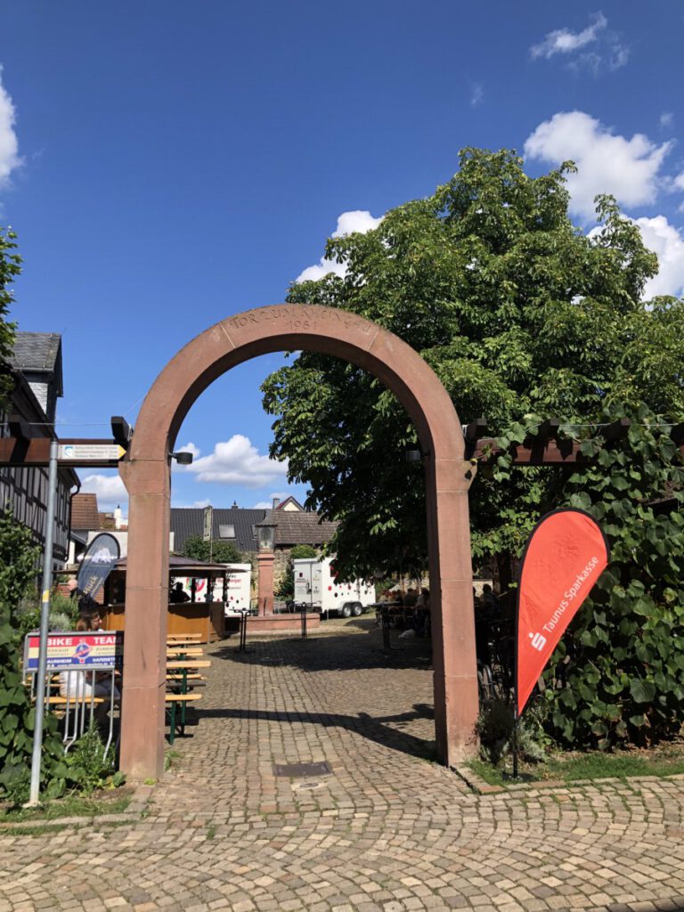 Flörsheimer Schweiz
Tor zum Rheingau Wicker