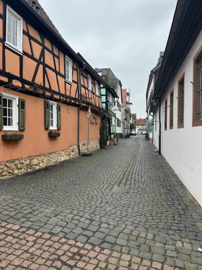 Riesling Schleife Wein und Victoria Hochheim